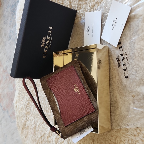 NWT IOB Coach Metallic Cherry Color Block Sig Corner Zip Wristlet 🍒 - Picture 15 of 16